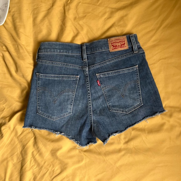 Levi’s Denim Shorts - Picture 2 of 4